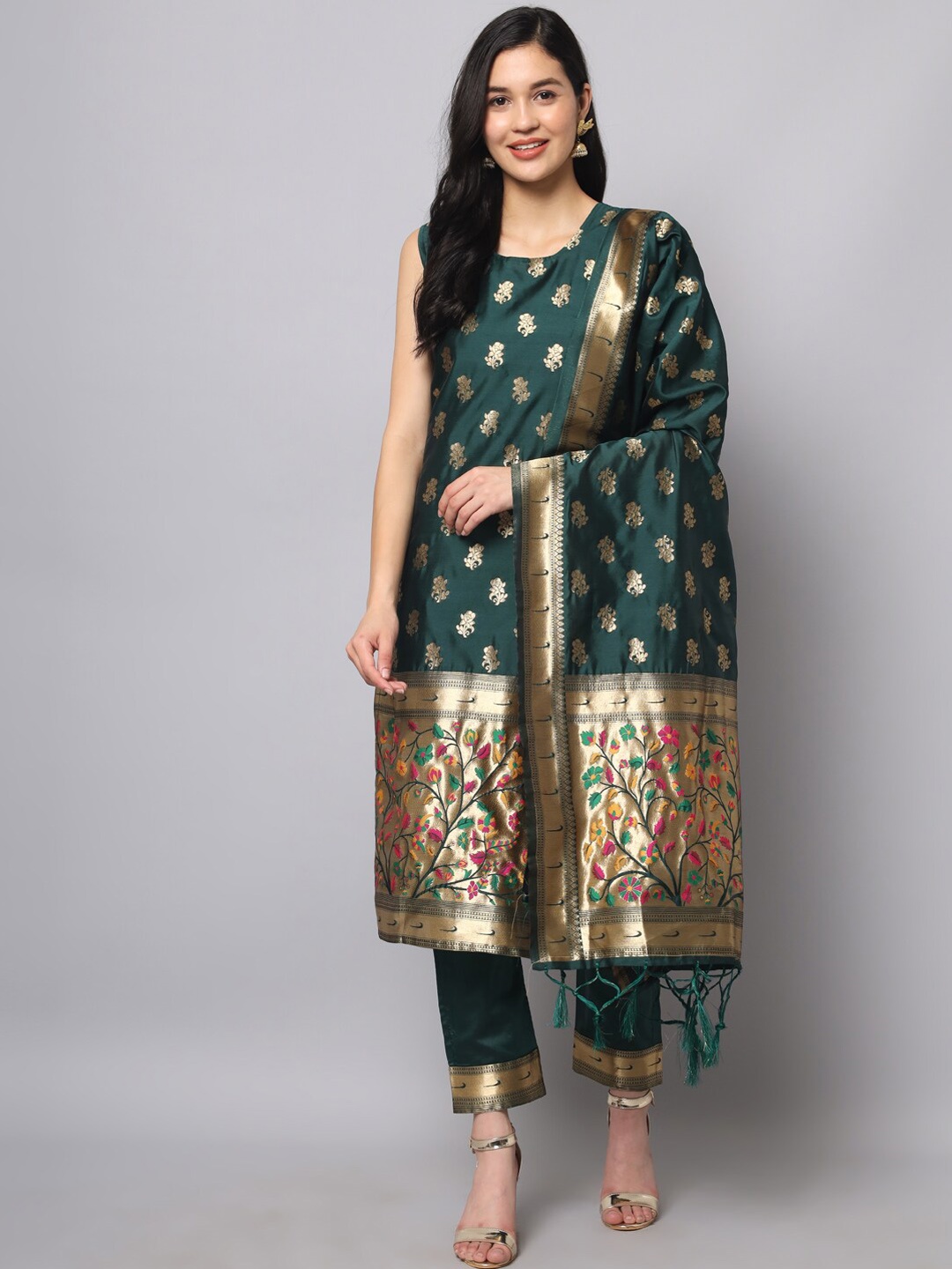 

VredeVogel Round Neck Floral Banarasi Silk Kurta & Trousers With Dupatta, Green