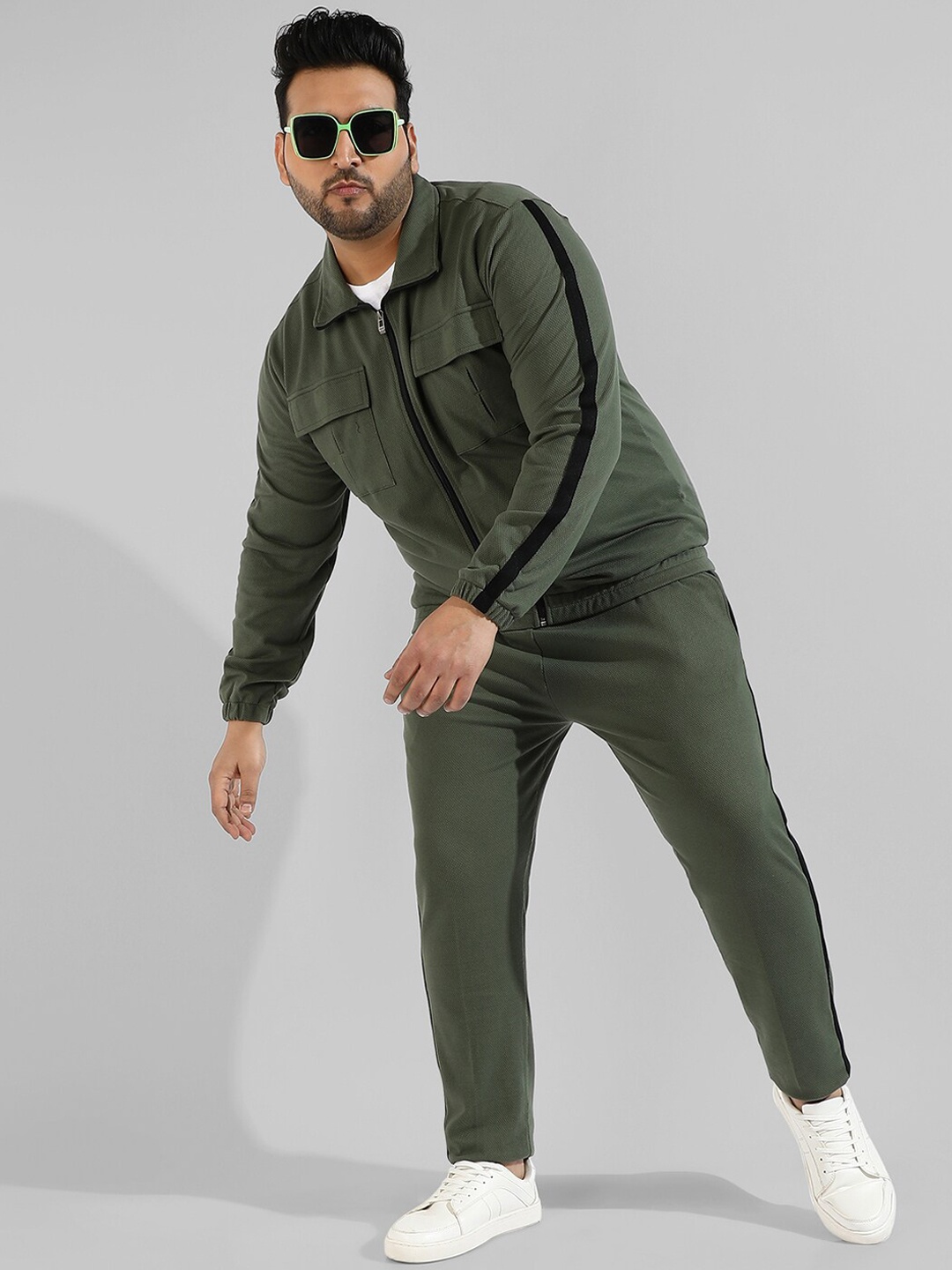 

Instafab Plus Men Plus Size Pure Cotton Sweatshirt & Jogger Co-Ord Set, Green