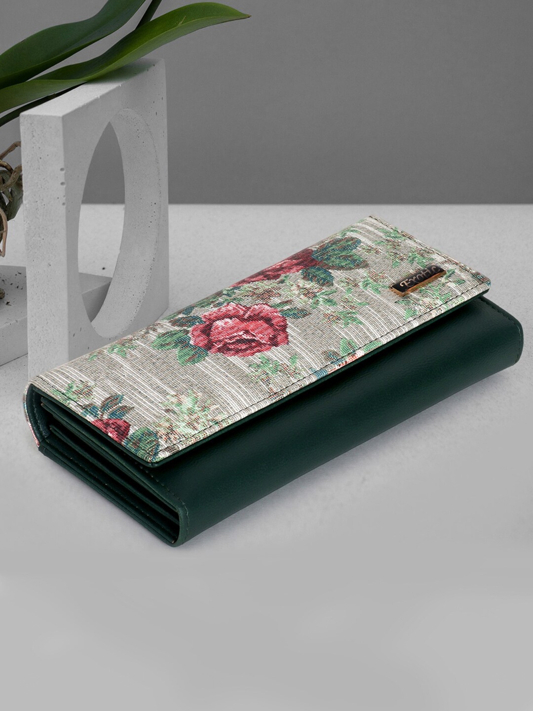

Exotic Women Floral Printed Envelope, Green