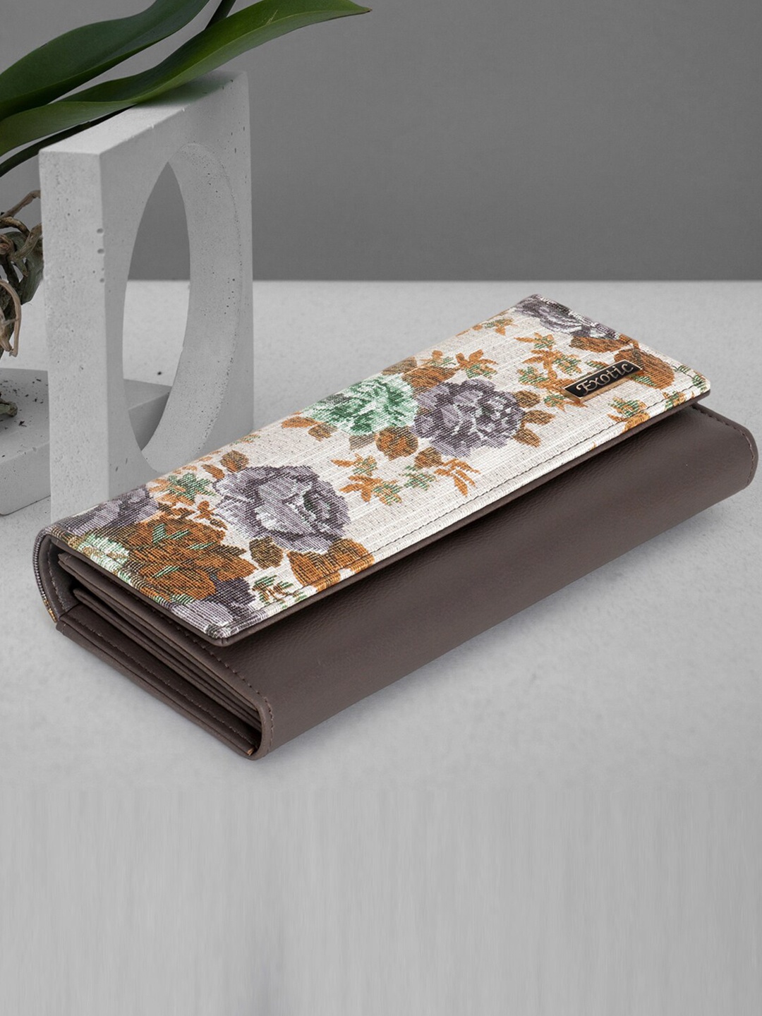

Exotic Women Floral Printed Envelope, Grey