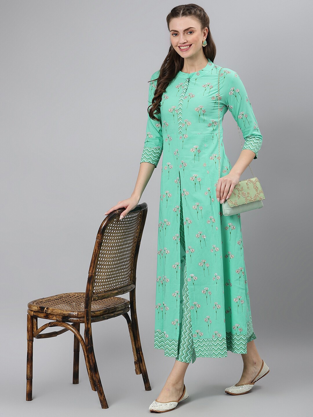 

Khushal K Floral Printed Pure Cotton Kurta with Trousers, Green
