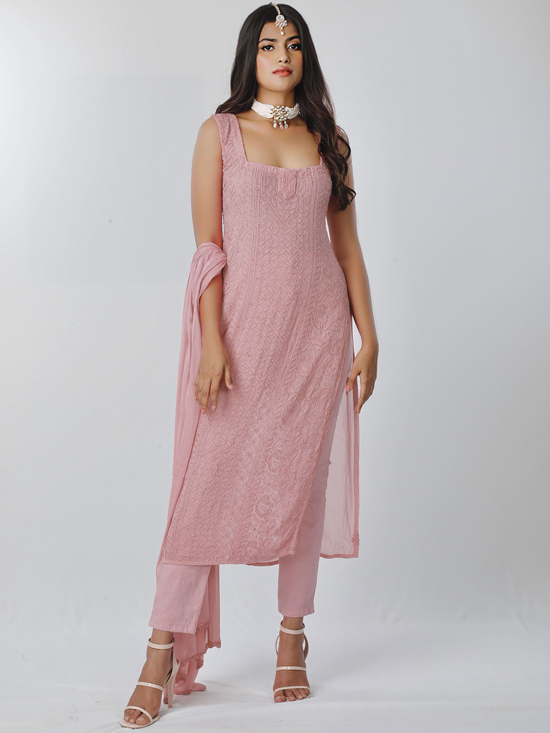 

LABEL AISHWARYRIKA Women Embroidered Georgette Kurta, Mauve