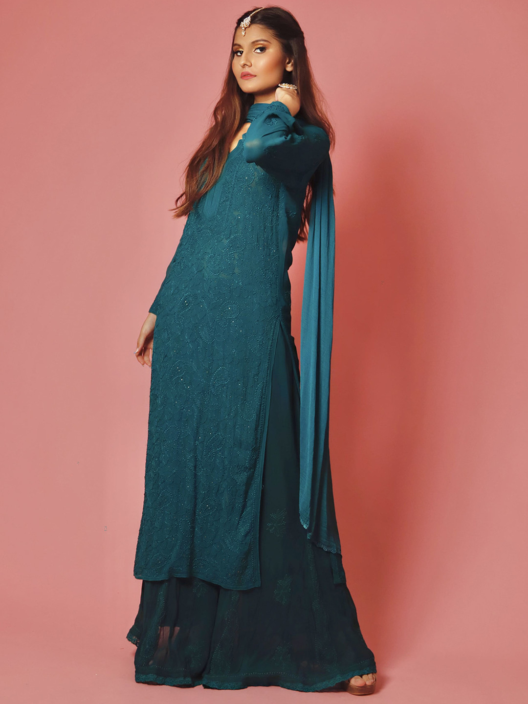 

LABEL AISHWARYRIKA Women Embroidered Georgette Kurta, Teal