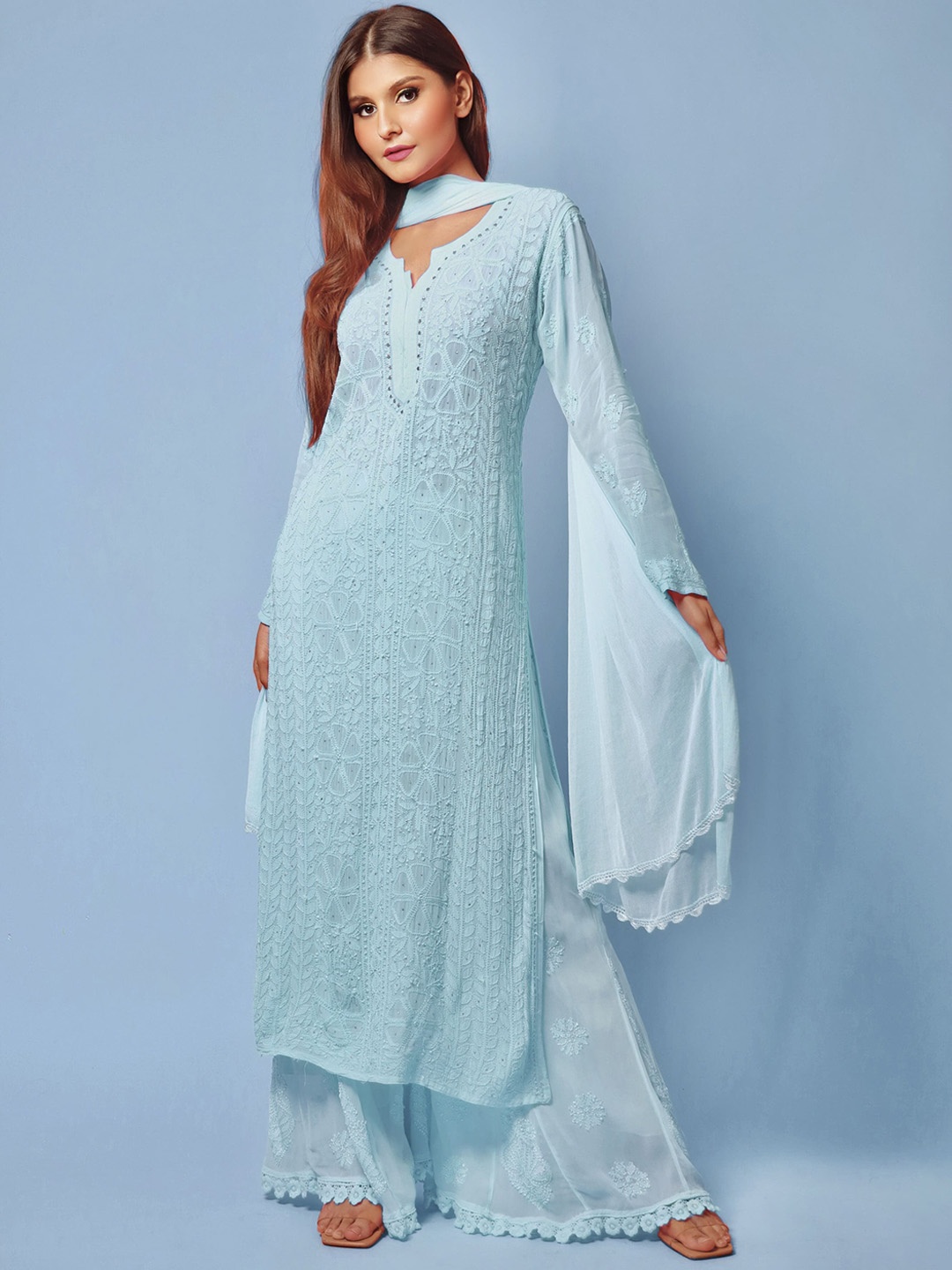 

LABEL AISHWARYRIKA Women Floral Embroidered Georgette Kurta, Turquoise blue