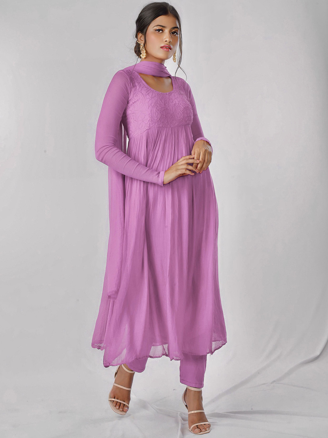 

LABEL AISHWARYRIKA Women Paisley Embroidered Chikankari Georgette Anarkali Kurta, Lavender