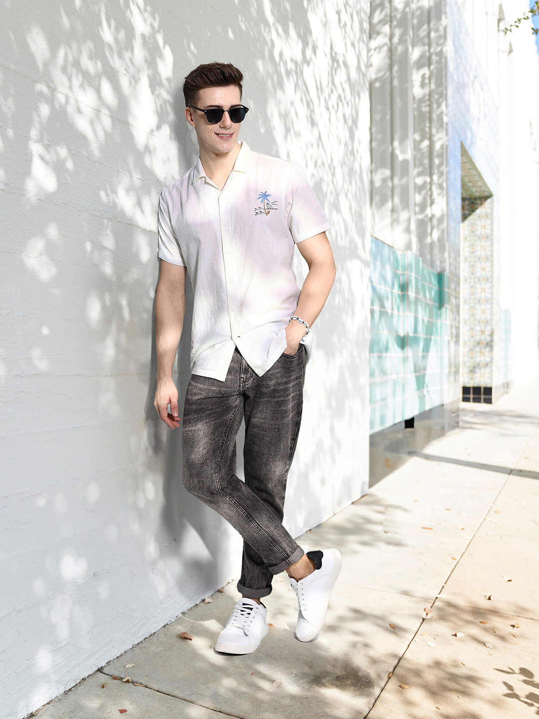 

Mast & Harbour Men Slim Fit Heavy Fade Stretchable Mid-Rise Jeans, Black