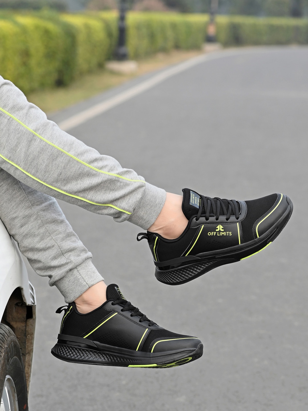 

OFF LIMITS Men Mesh Running Non-Marking Shoes, Black