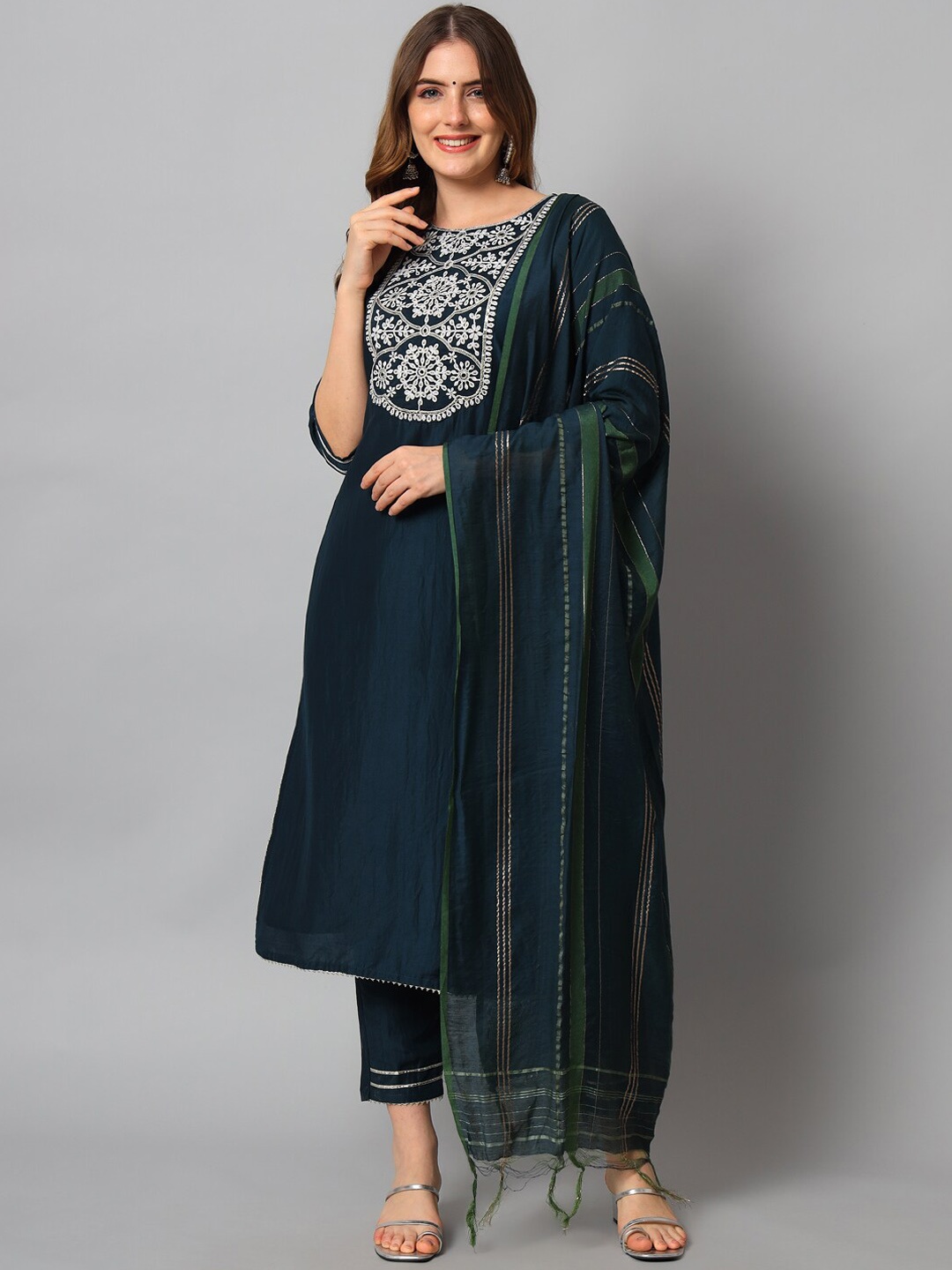 

VredeVogel Women Ethnic Motif Yoke Design Thread Work Kurta With Trousers & Dupatta, Navy blue