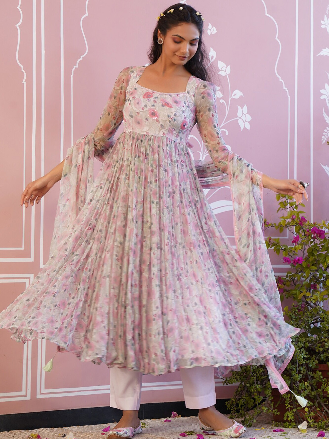 

Baise Gaba Floral Printed Pleated Beads and Stones Kurta with Trousers & With Dupatta, Pink
