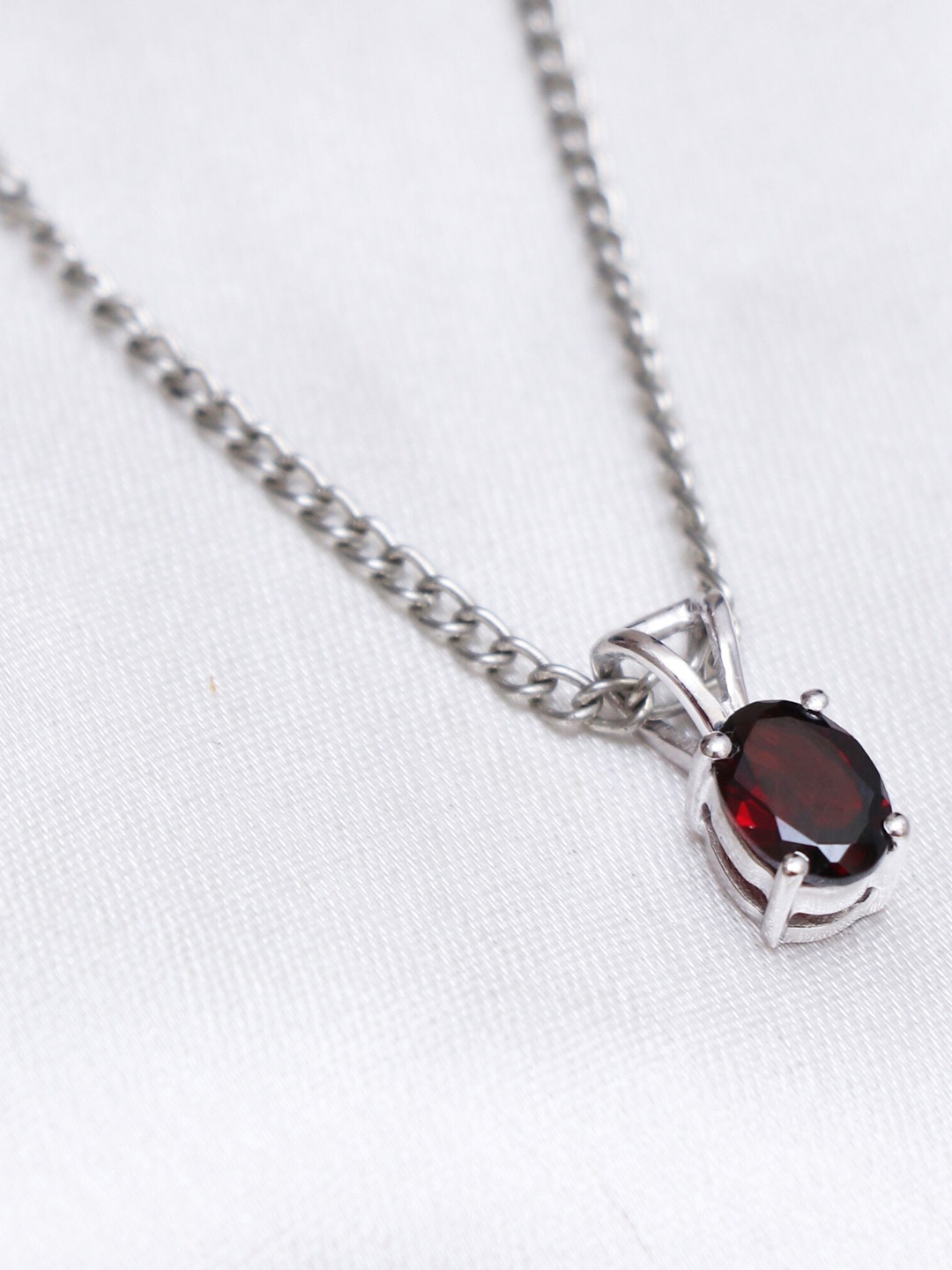 

HIFLYER JEWELS Sterling Silver Garnet Studded Pendant With Chain, Red