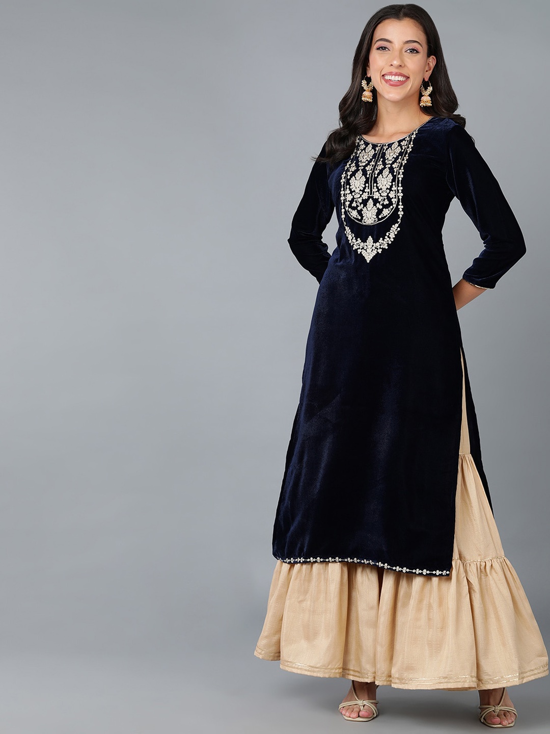 

AHIKA Women Ethnic Motifs Yoke Design Indigo Velvet Kurta, Navy blue