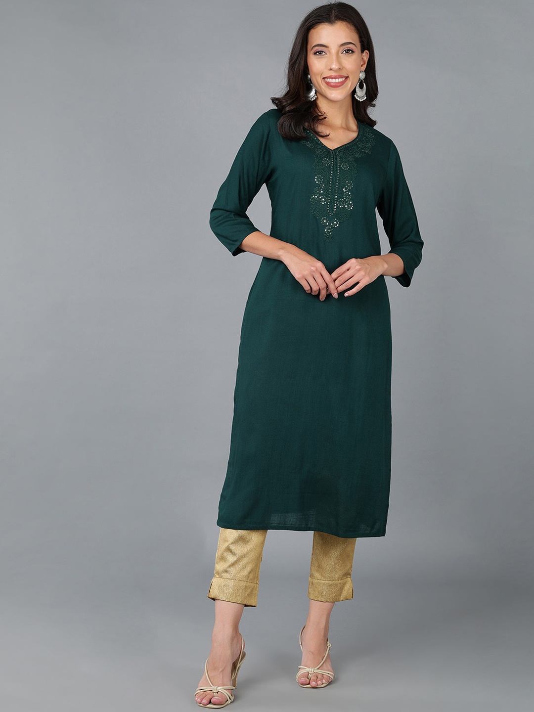 

AHIKA Women Yoke Design Embellished V-Nek Kurta, Green