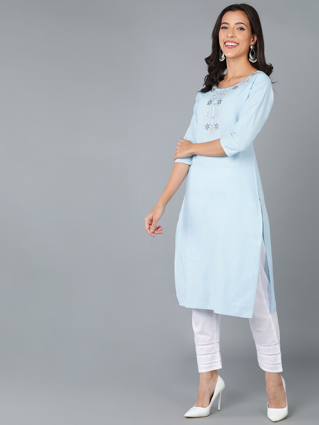 

AHIKA Women Floral Cotton Yoke Design Thread Work Kurta, Blue