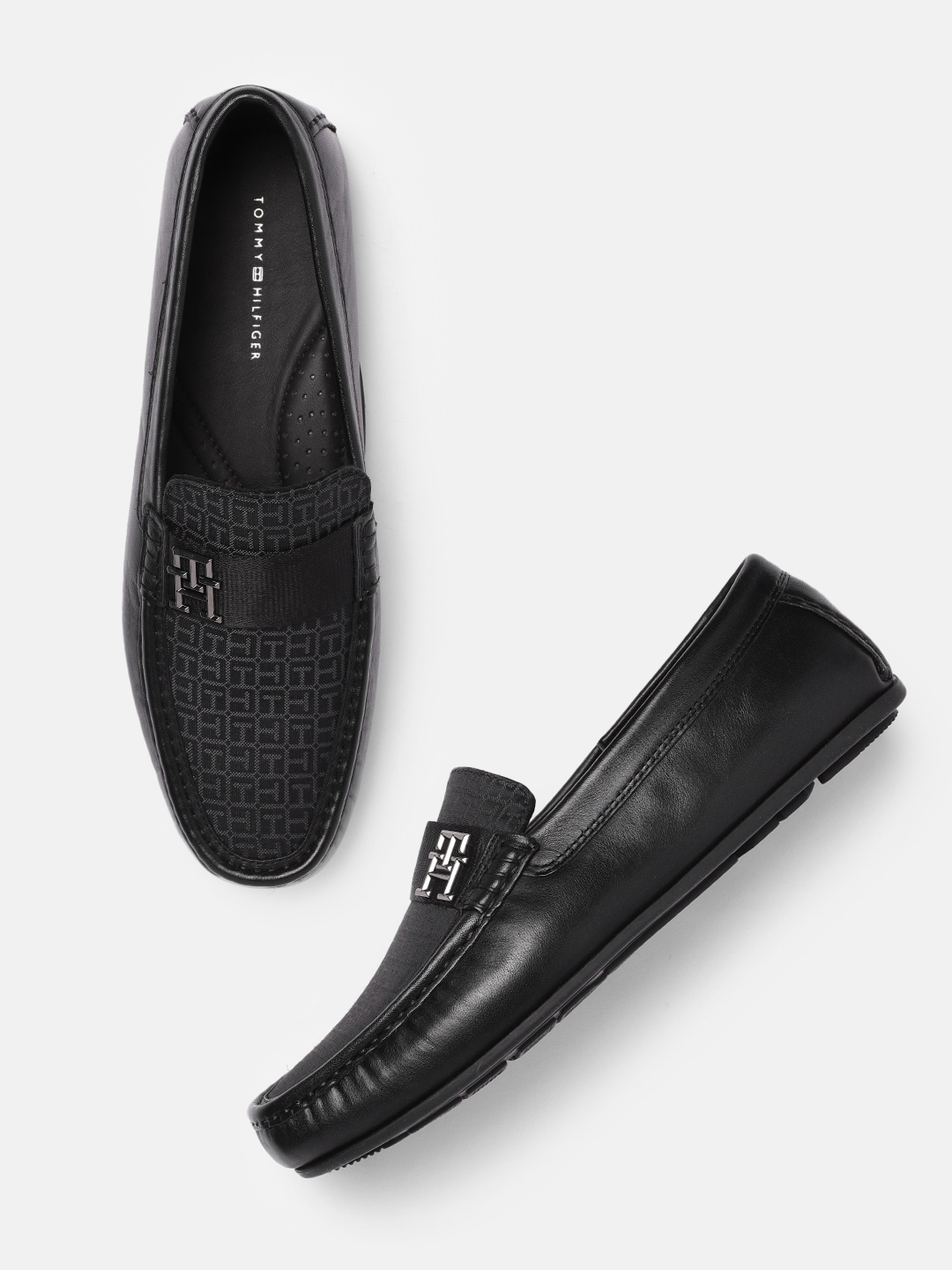 

Tommy Hilfiger Men Black Printed Leather Loafers
