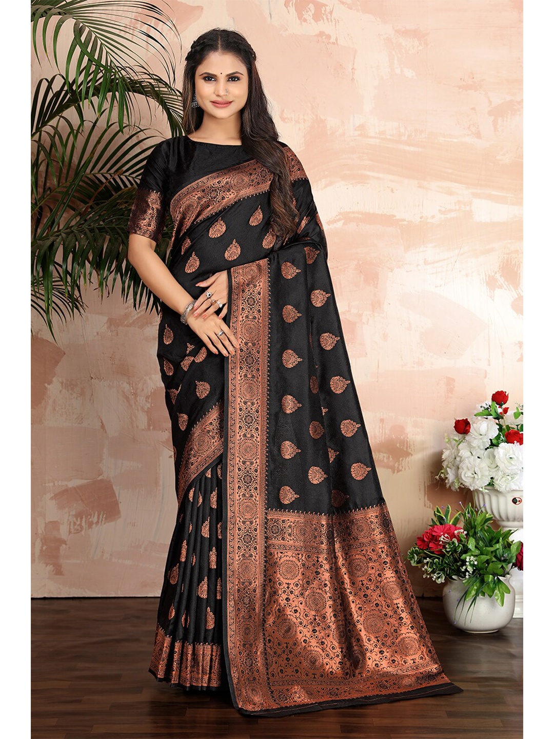 

MONJOLIKA FASHION Ethnic Motif Woven Design Zari Banarasi Saree, Black