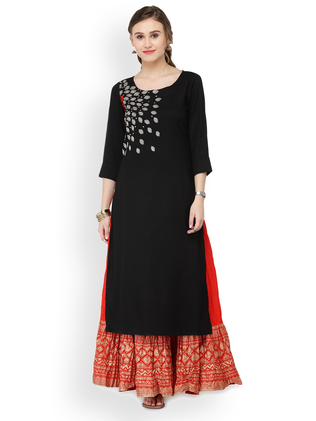 

Varanga Women Black Embroidered Straight Kurta