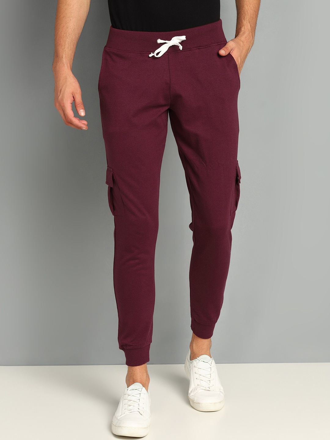 

SHARKTRIBE Men Mid-Rise Cotton Joggers, Maroon