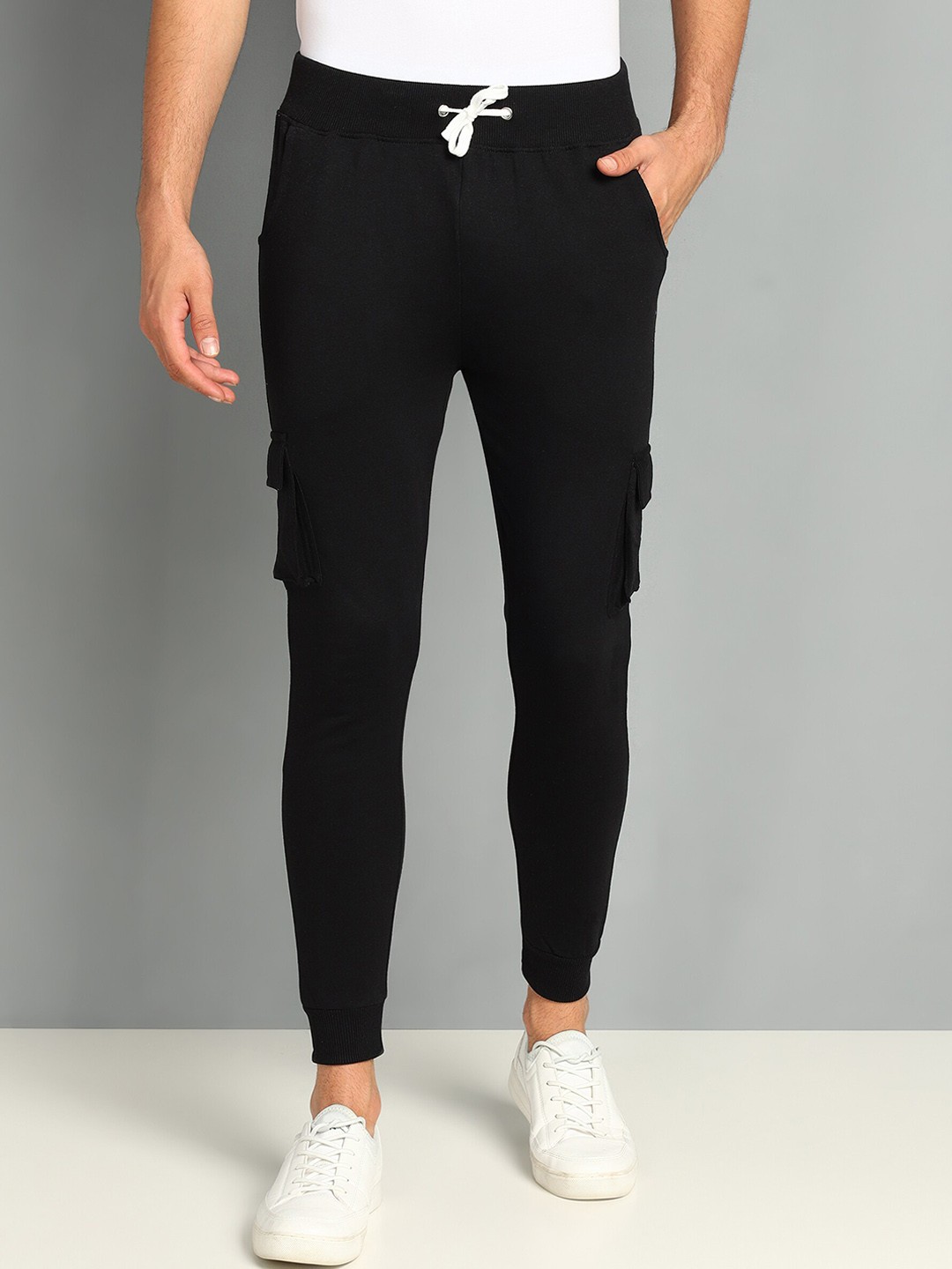 

SHARKTRIBE Men Mid-Rise Joggers, Black