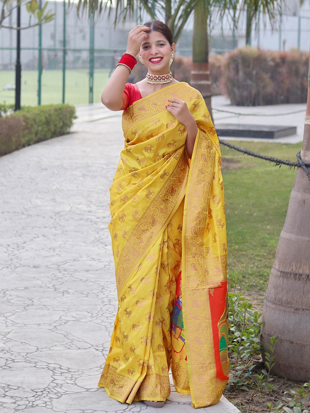 

VEERAX Woven Design Zari Pure Silk Saree, Yellow
