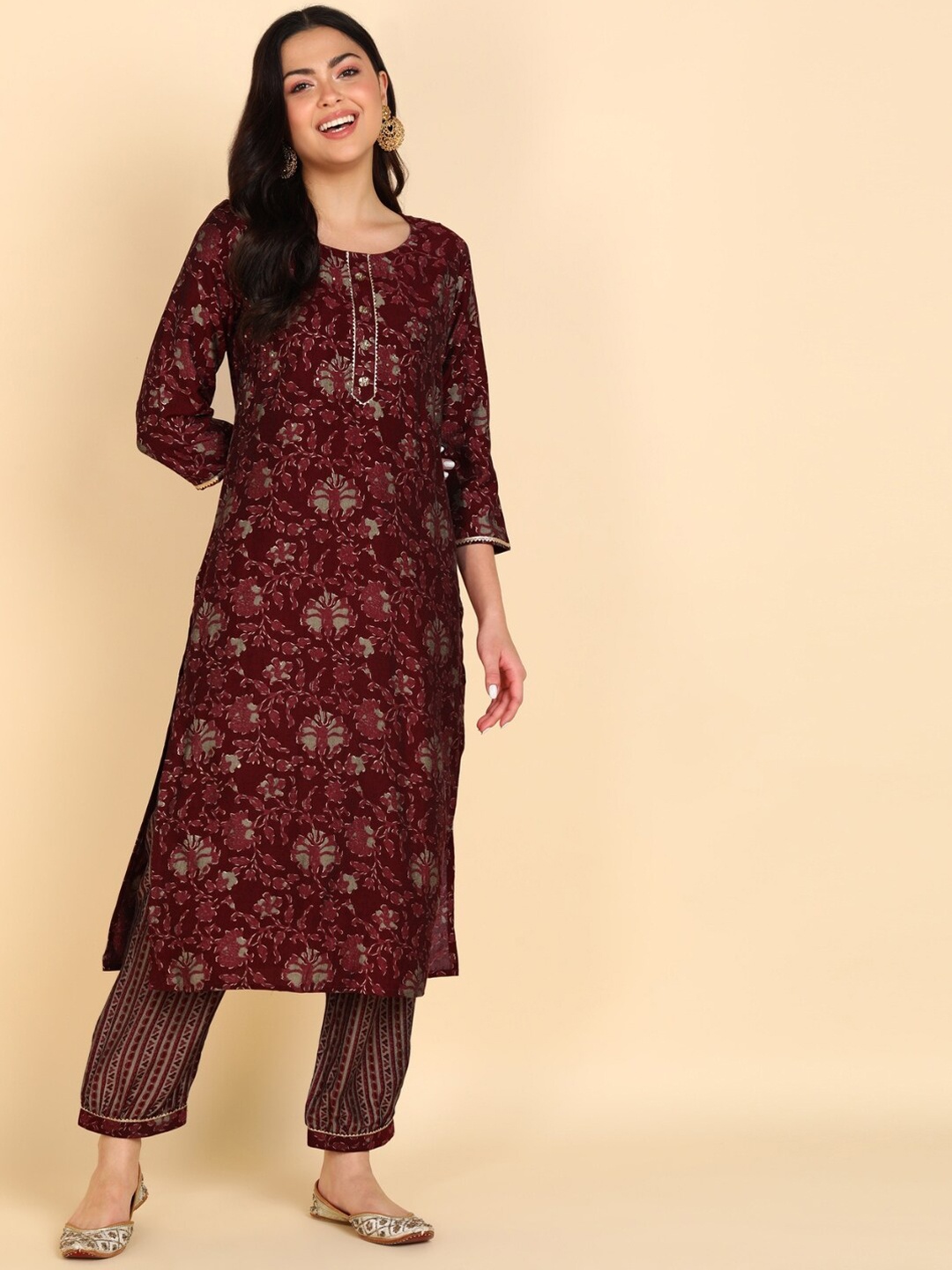 

VEDANA Women Floral Printed Kurta with Trousers, Maroon