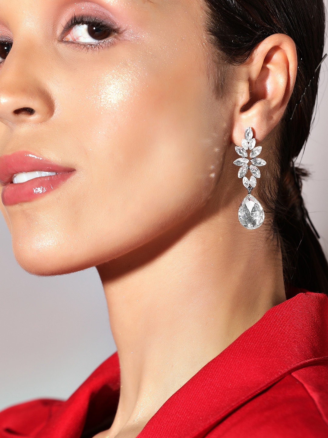 

Rubans Voguish Silver Plated Leaf Shaped Drop Earrings