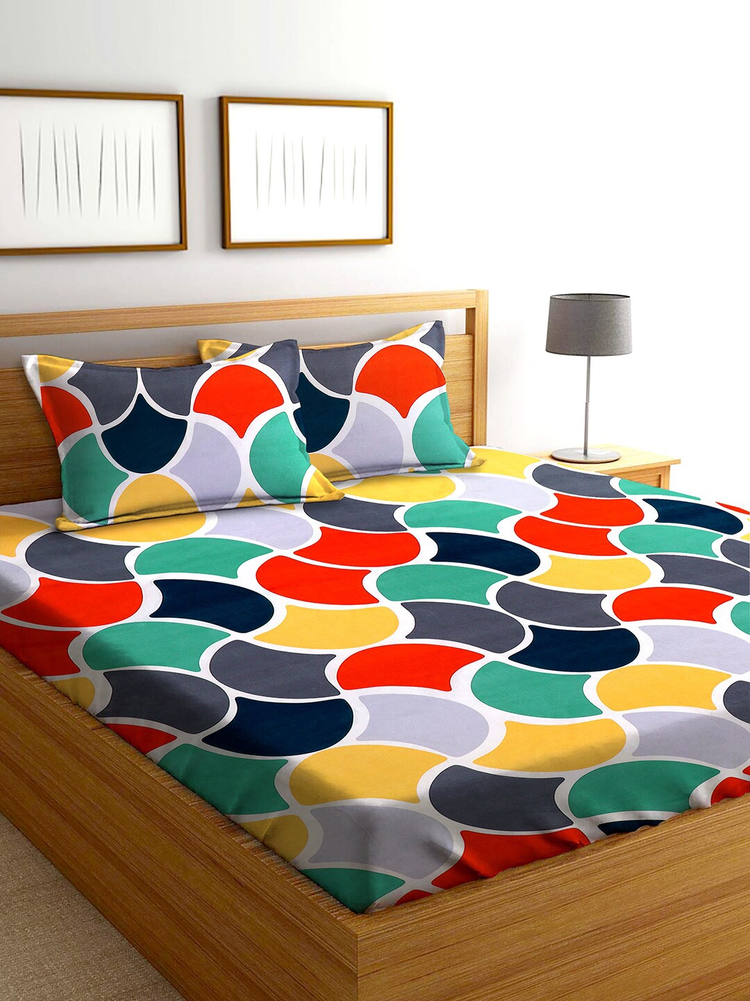 

AEROHAVEN Red & Green Geometric 210 TC Flat Cotton King Bedsheet with 2 Pillow Covers