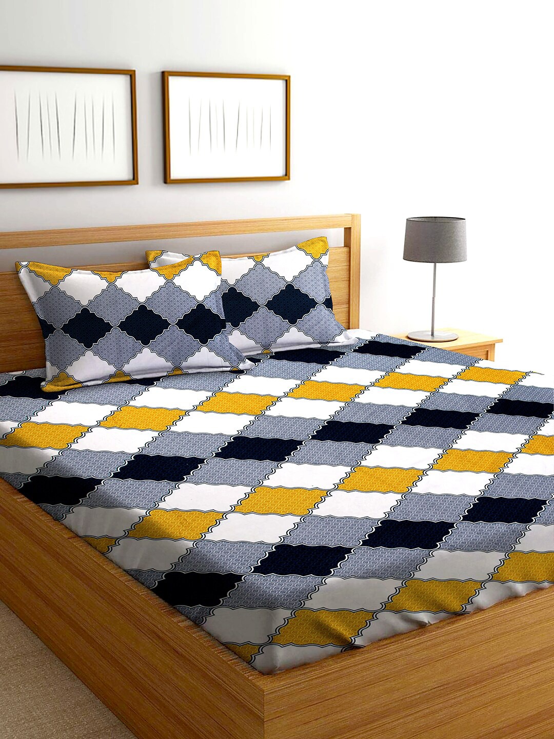 

AEROHAVEN Grey & White Geometric 210 TC Flat Cotton King Bedsheet with 2 Pillow Covers