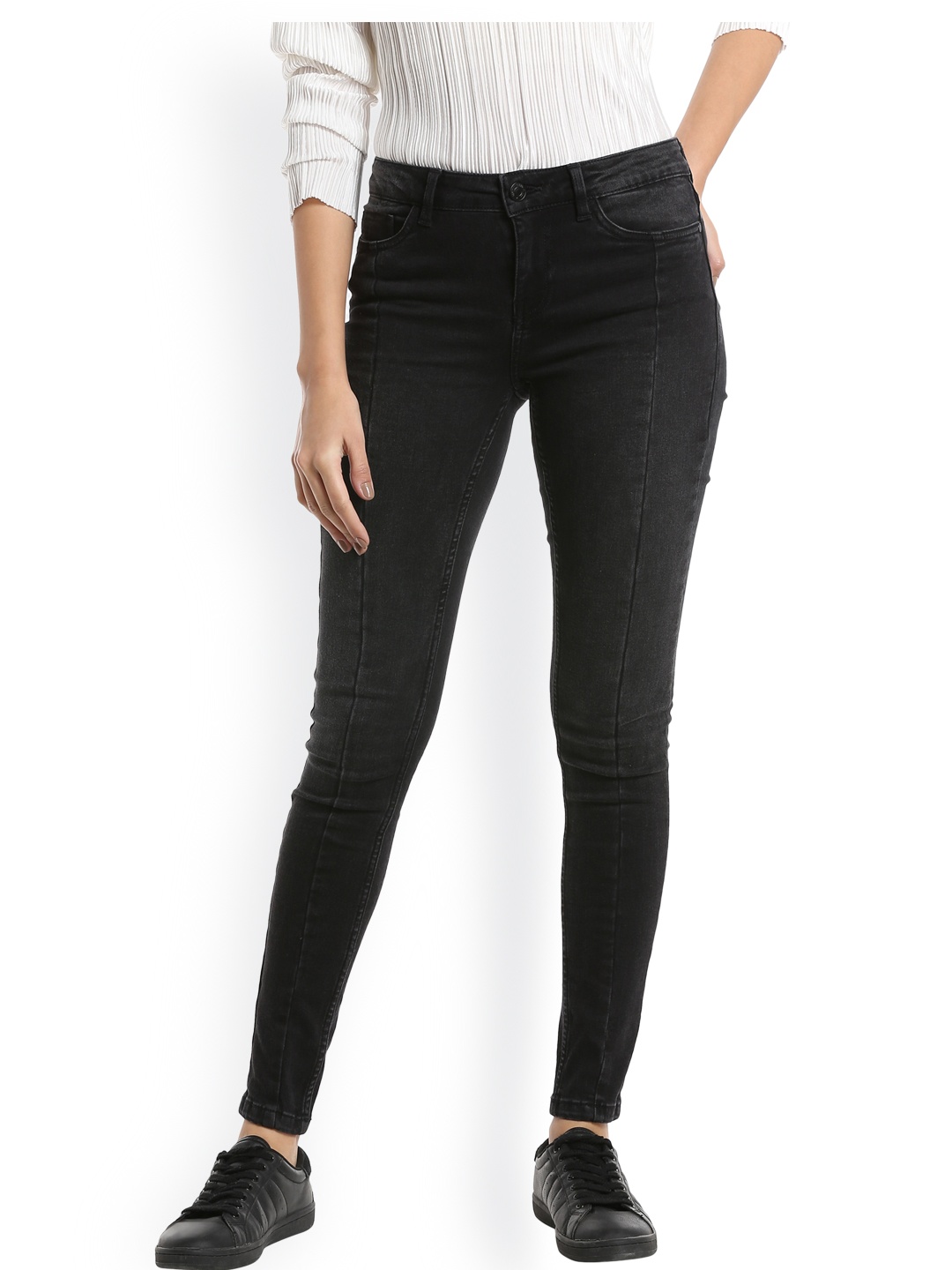 

Vero Moda Women Black Regular Fit Mid-Rise Clean Look Stretchable Jeans