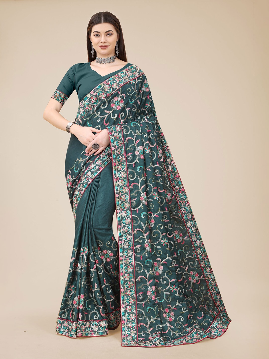 

VAIRAGEE Floral Embroidered Saree, Teal