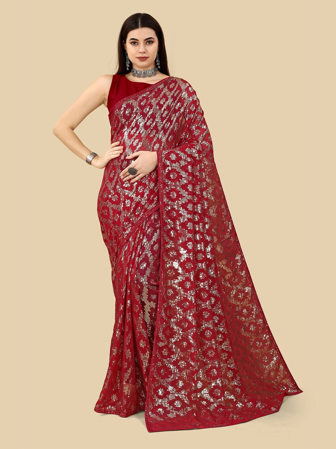 

VAIRAGEE Embellished Sequinned Saree, Maroon