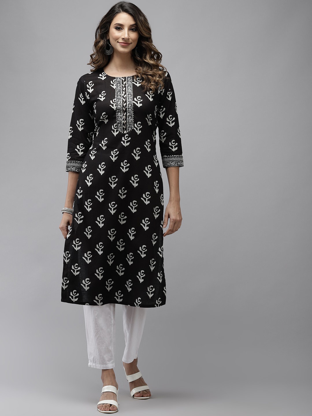 

Ishin Women Ethnic Motifs Printed CottonKurta, Black