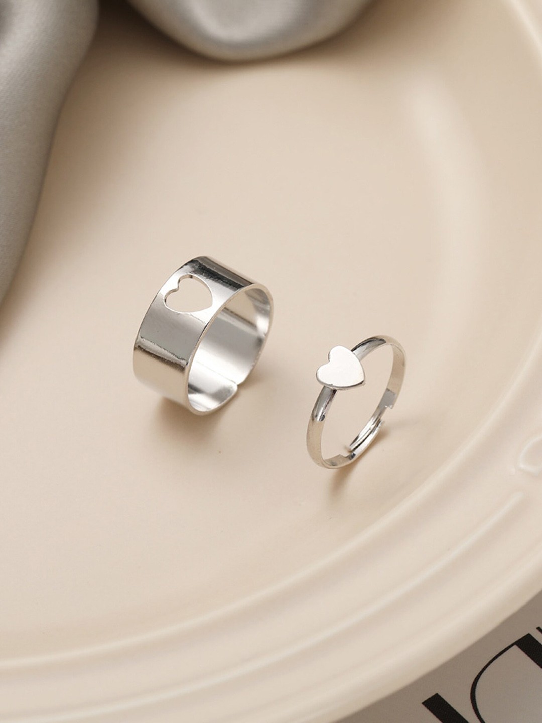 

Pinapes Set Of 2 Silver-Plated Designed Couple Finger Ring