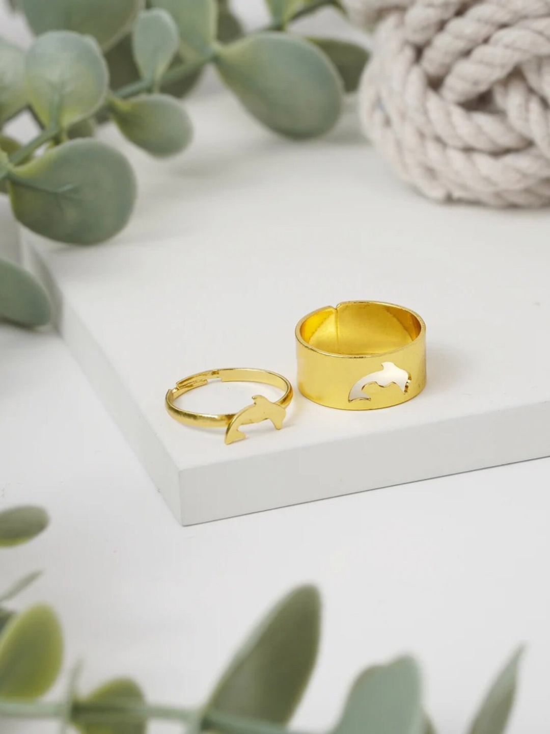 

Pinapes Gold-Plated Designed Couple Finger Ring