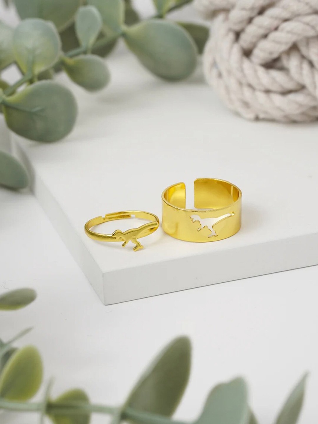 

Pinapes Set Of 2 Gold-Plated With Dinasaur Detail Adjustable Couple Ring
