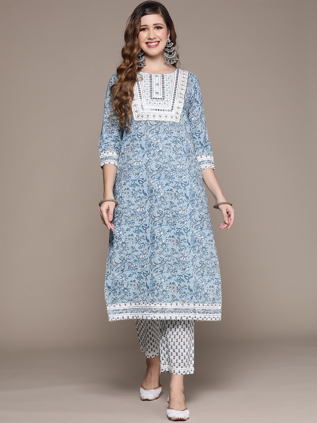 

Ishin Women Floral Embroidered Pure Cotton Kurta With Trousers, Blue