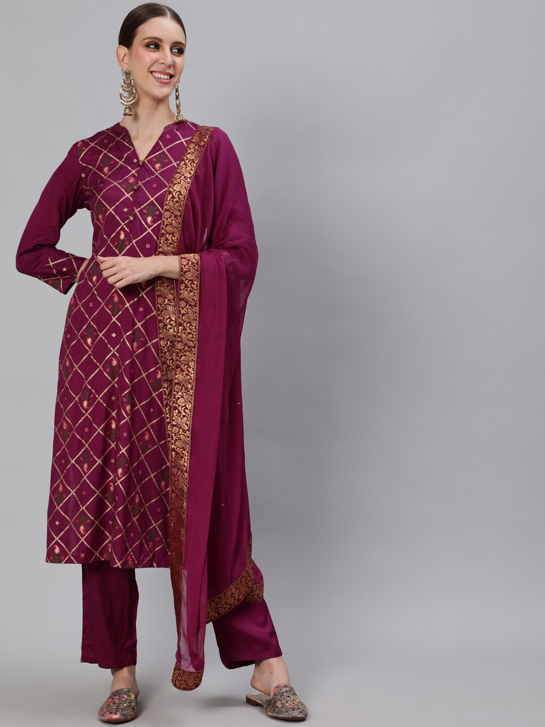 

Ishin Women Ethnic Motif Printed Kurta With Trousers & Dupatta, Burgundy