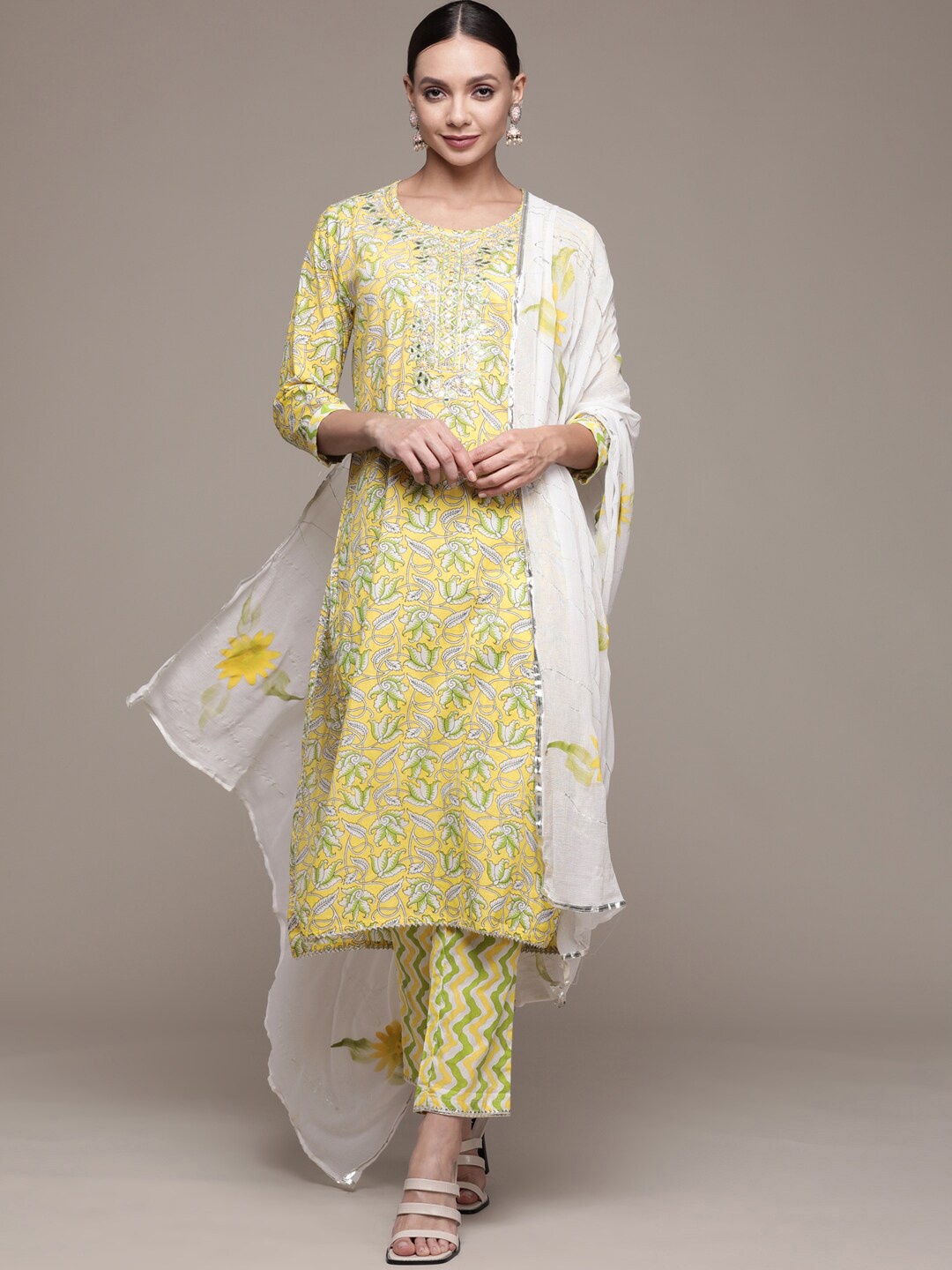 

Ishin Women Floral Printed Thread Work Kurta With Trousers & Dupatta, Yellow