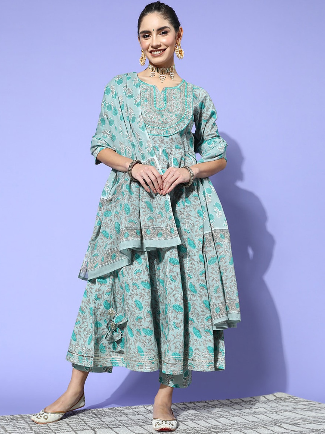 

Ishin Floral Printed Kurta with Trousers & With Dupatta, Grey