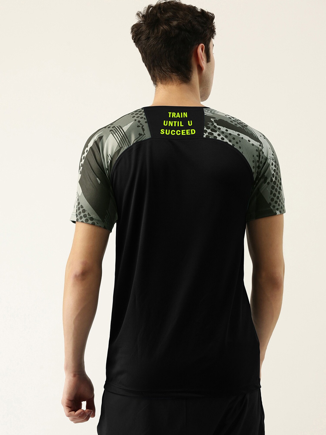 

Maniac Men Abstract Printed Raglan Sleeves Slim Fit Sports T-shirt, Black