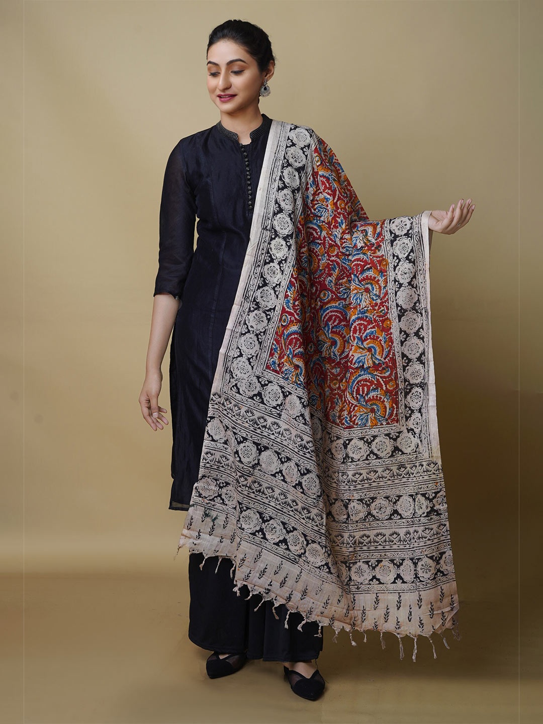 

Unnati Silks Ethnic Motifs Printed Pure Cotton Kalamkari Dupatta, Off white