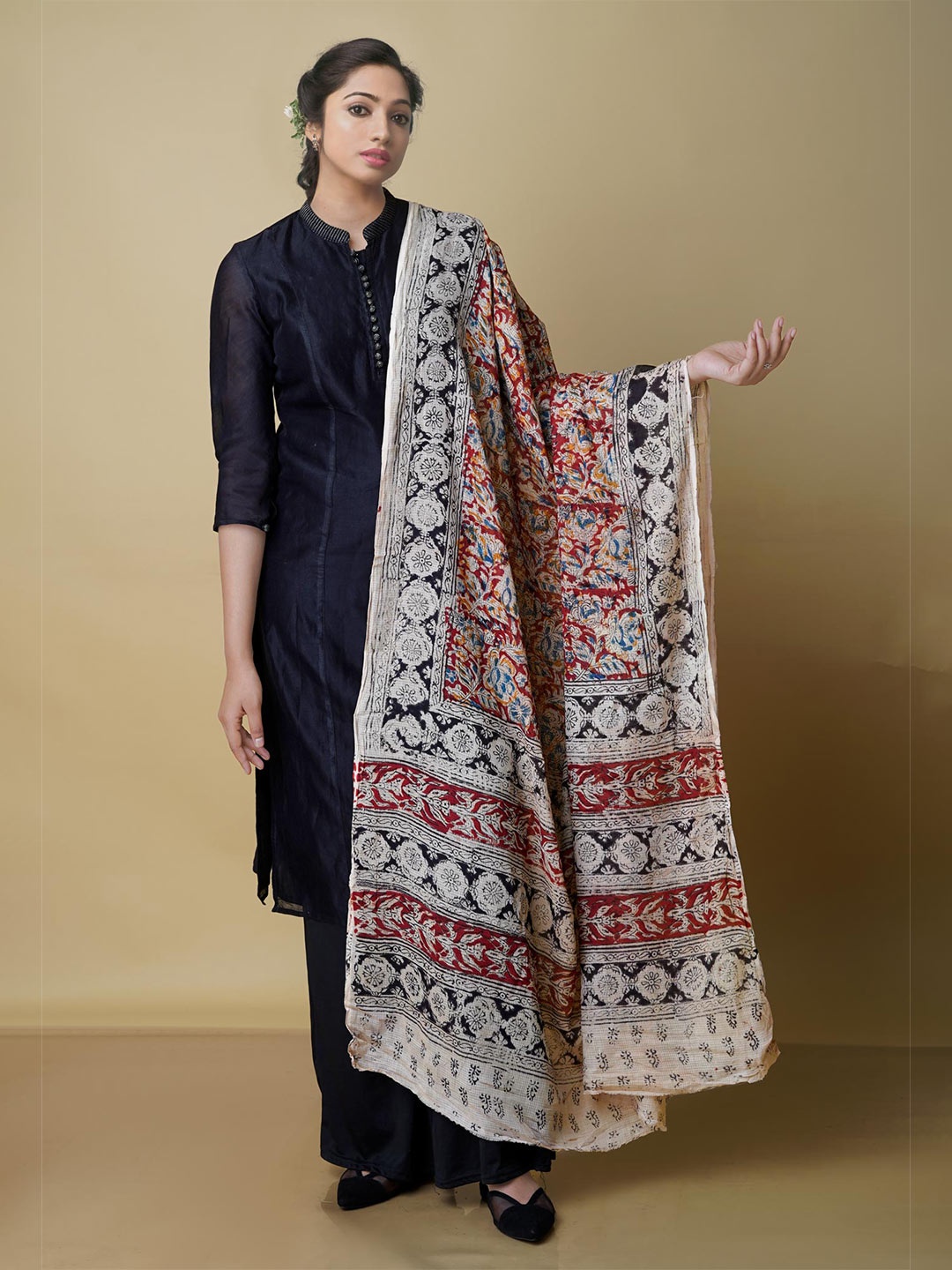 

Unnati Silks Ethnic Motifs Printed Pure Cotton Kalamkari Dupatta, Beige