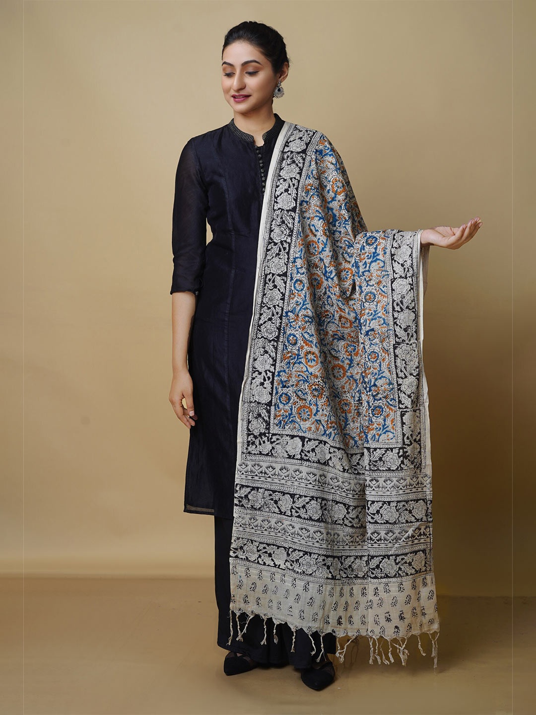 

Unnati Silks Ethnic Motifs Kalamkari Printed Pure Cotton Dupatta, Grey