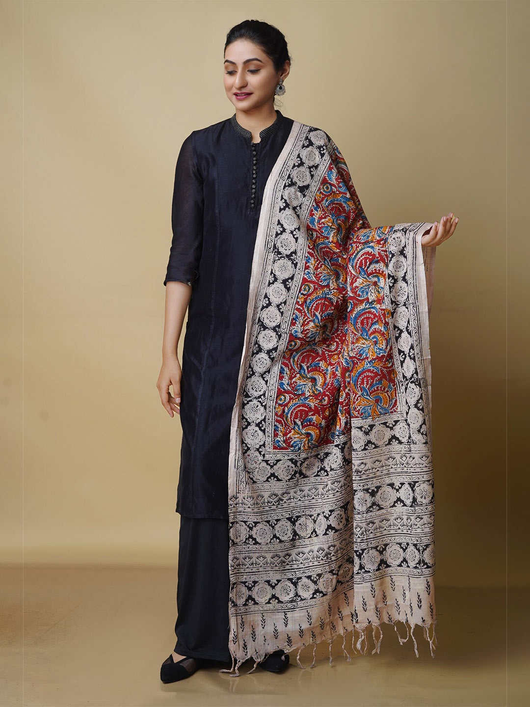 

Unnati Silks Ethnic Motifs Kalamkari Printed Pure Cotton Dupatta, Grey