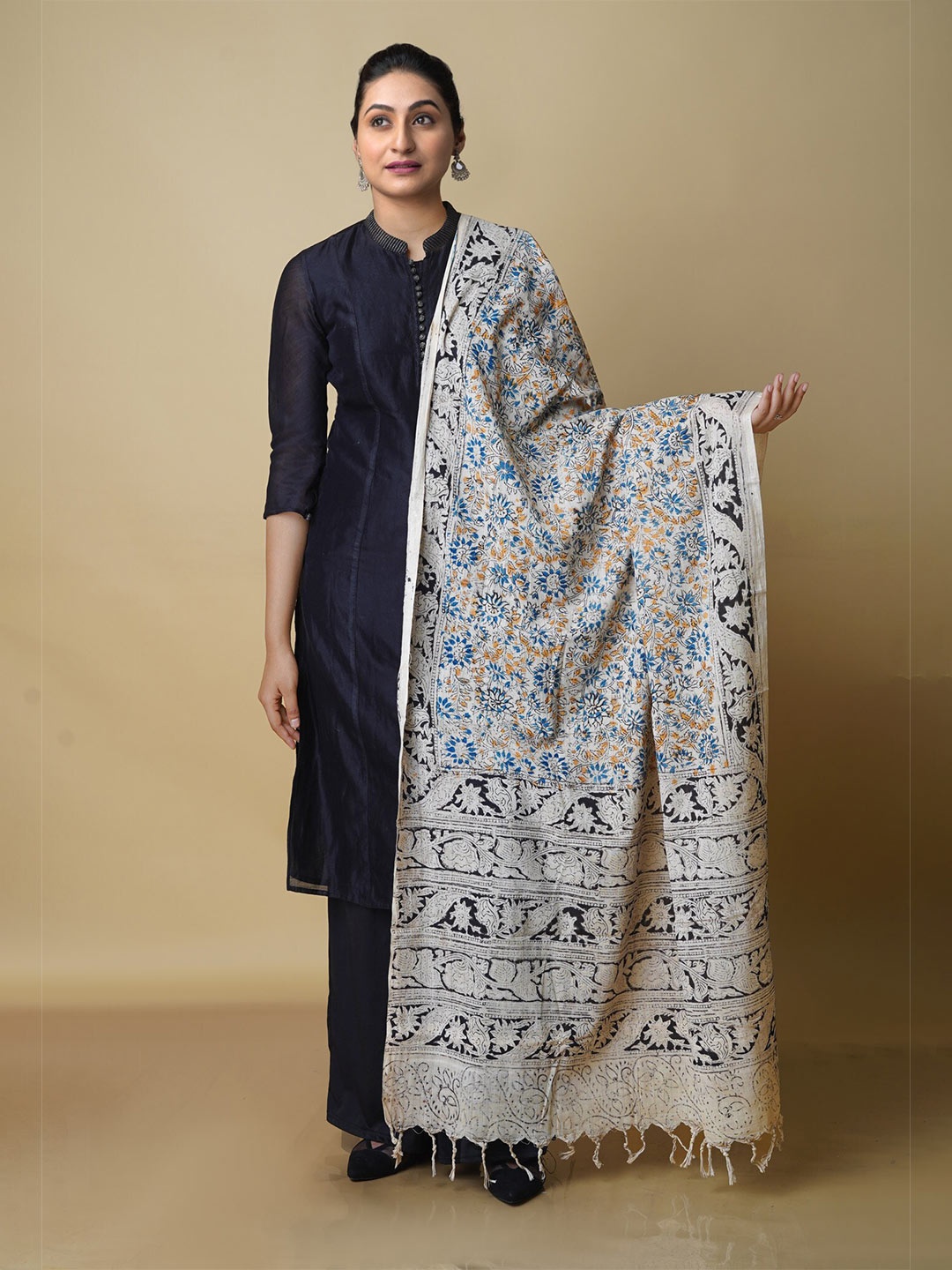 

Unnati Silks Ethnic Motifs Kalamkari Printed Pure Cotton Dupatta, White