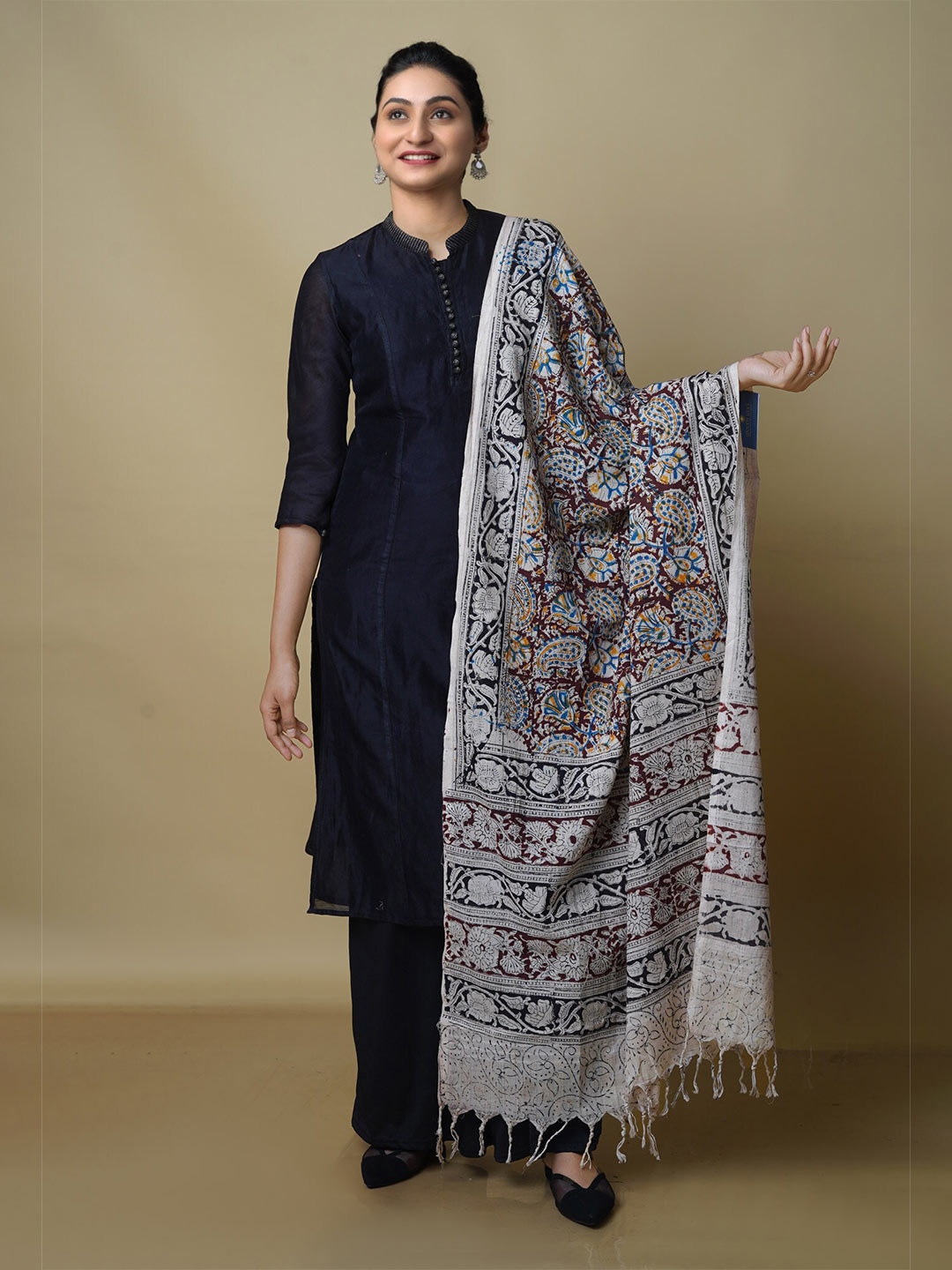 

Unnati Silks Ethnic Motifs Kalamkari Printed Pure Cotton Dupatta, Grey