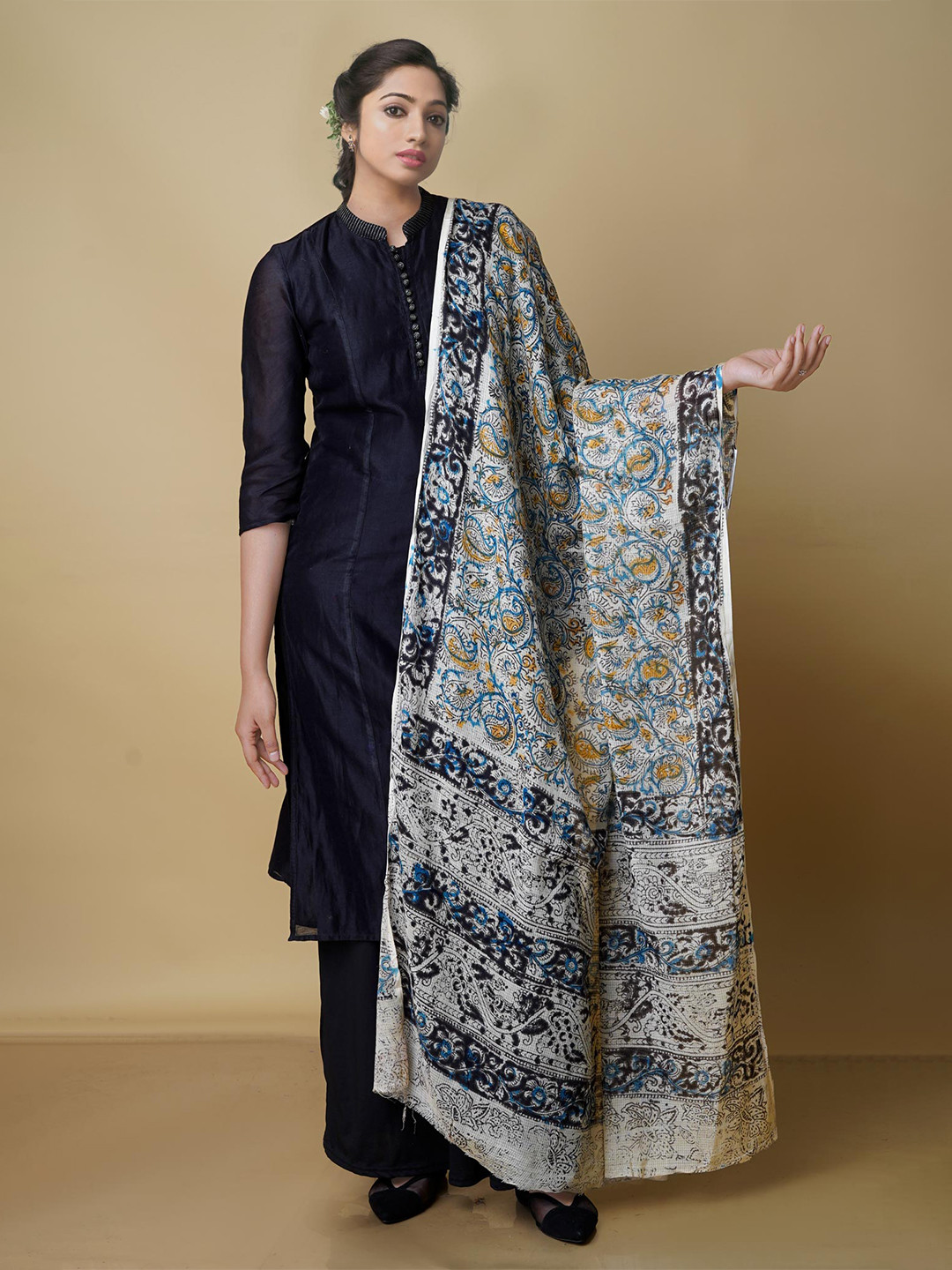 

Unnati Silks Ethnic Motifs Kalamkari Printed Pure Cotton Dupatta, Off white