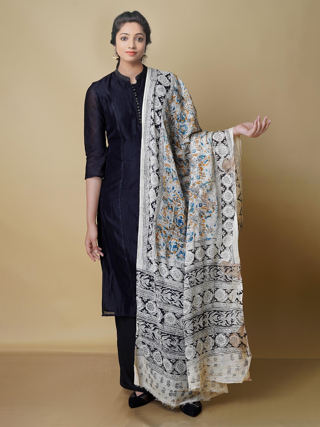 

Unnati Silks Ethnic Motifs Kalamkari Printed Pure Cotton Dupatta, Grey