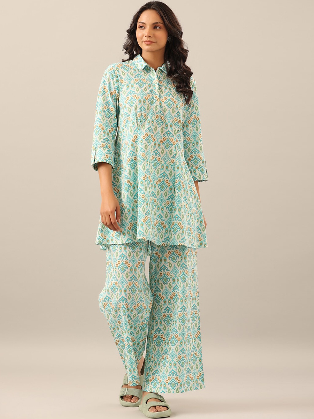

JISORA Women Off White & Green Printed Night suit