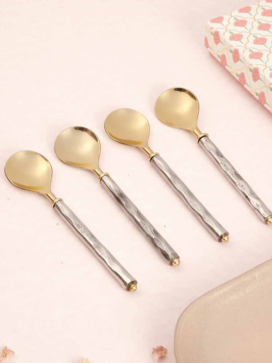 

Fabindia Nickel Dhaani 4 Pieces Grey & Yellow Dinner Spoons