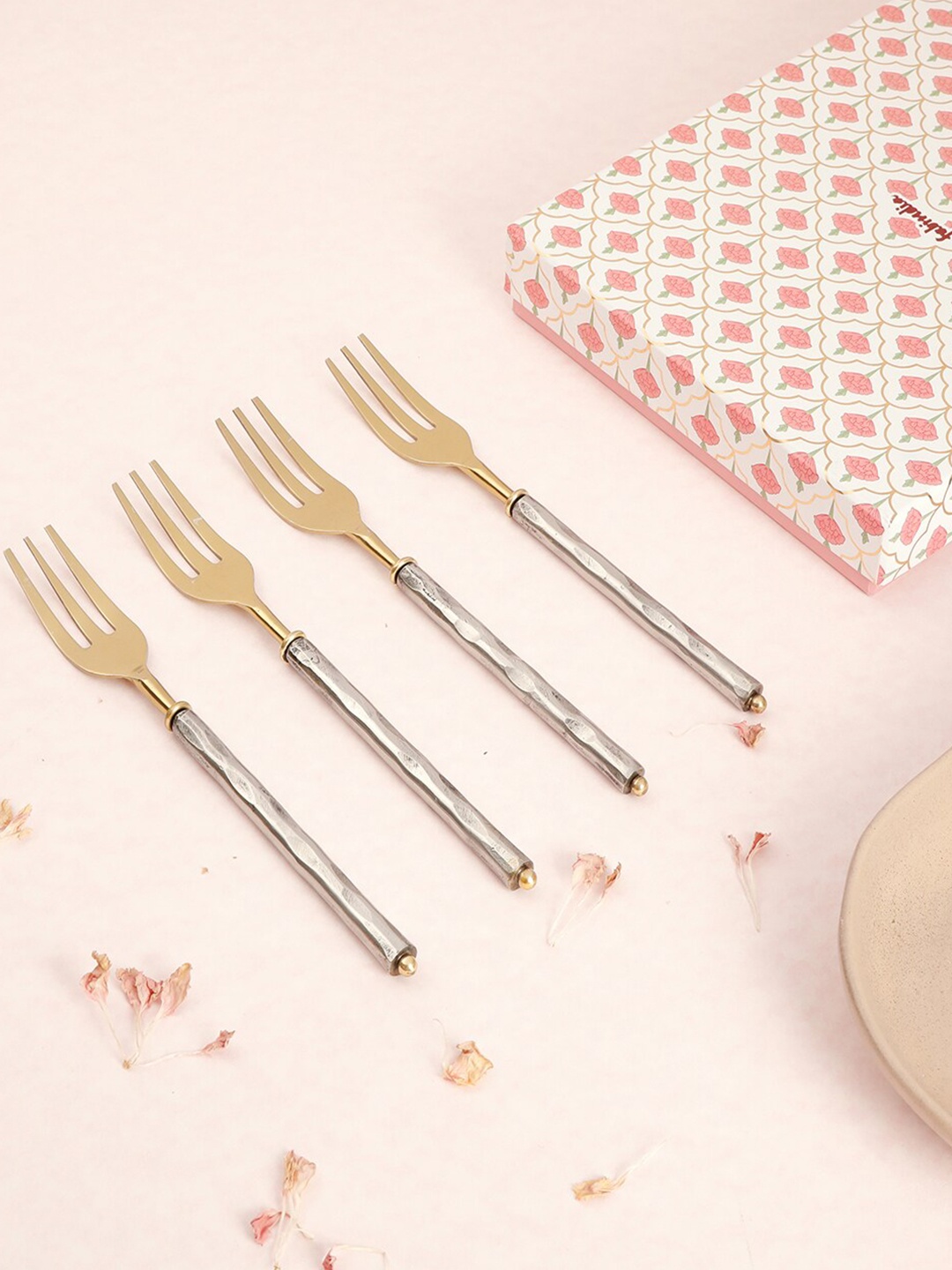 

Fabindia Nickel Dhaani 4 Pieces Grey & Yellow Dinner Forks